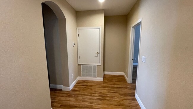 Building Photo - Unfurnished Annual Rental