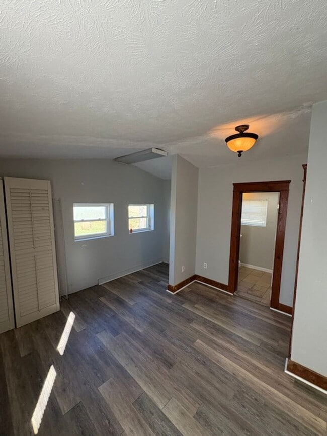 Building Photo - 420 W Old Andrew Johnson Hwy