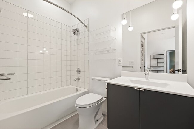 Building Photo - 1st Floor modern condo in downtown Durham!