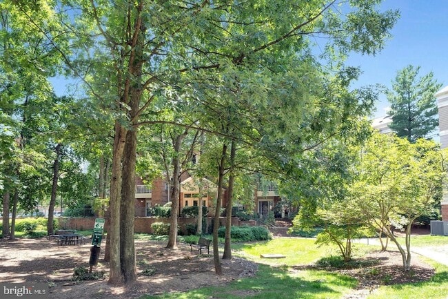 Building Photo - 2204 Westcourt Ln