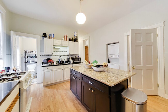 Building Photo - 2815 N Racine Ave