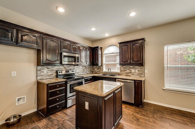 Building Photo - 4032 Martinsburg Dr
