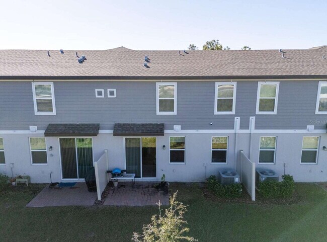 Building Photo - "Charming 3-Bed Townhouse in St. Cloud with Spacious 1,560 Sq Ft Layout and Modern Comforts!"