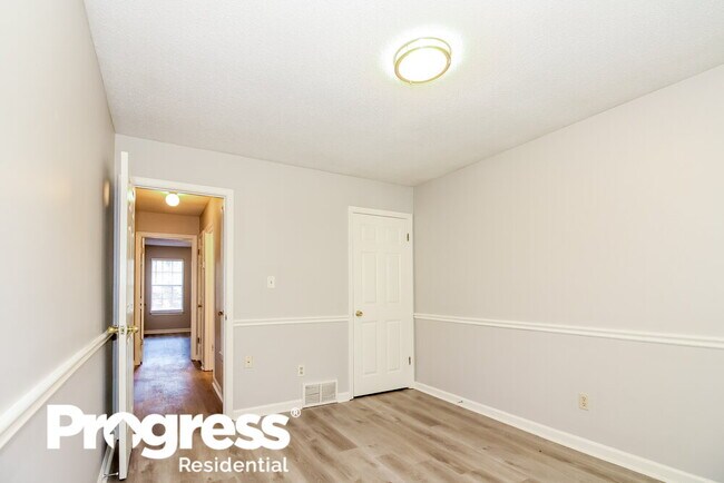 Building Photo - 5715 Riverhead Ave