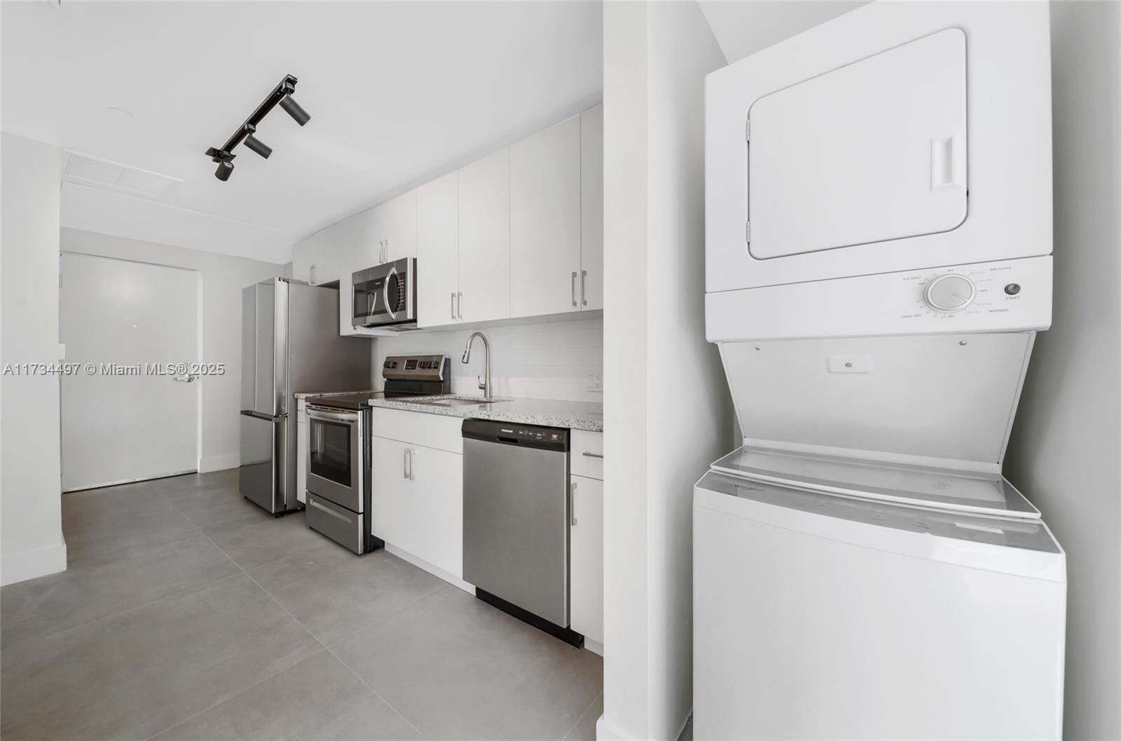 Building Photo - 1536 NW 15th Ave