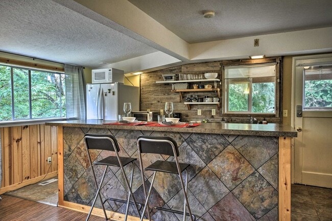 Building Photo - 11352 NE Fargo St