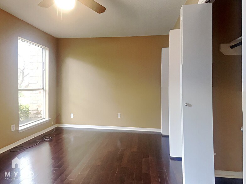 Building Photo - 2103 Woodland Springs St