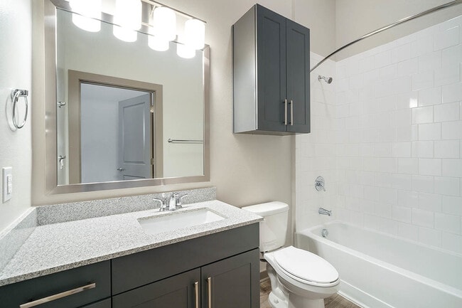 Juno Deluxe Plus - Bathroom - unfurnished - Northside Apartments