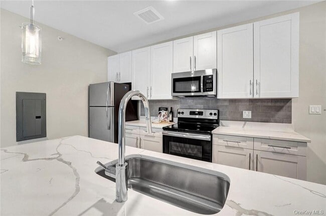 Building Photo - 92 Blauvelt Wy