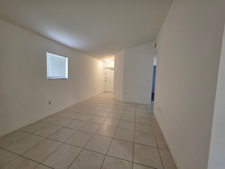 living room - 3398 NE 9th Dr