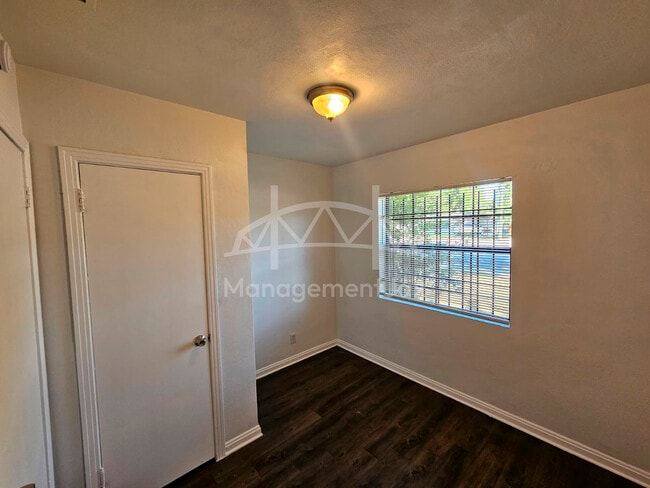 Building Photo - 1010 Edgewood Ave W