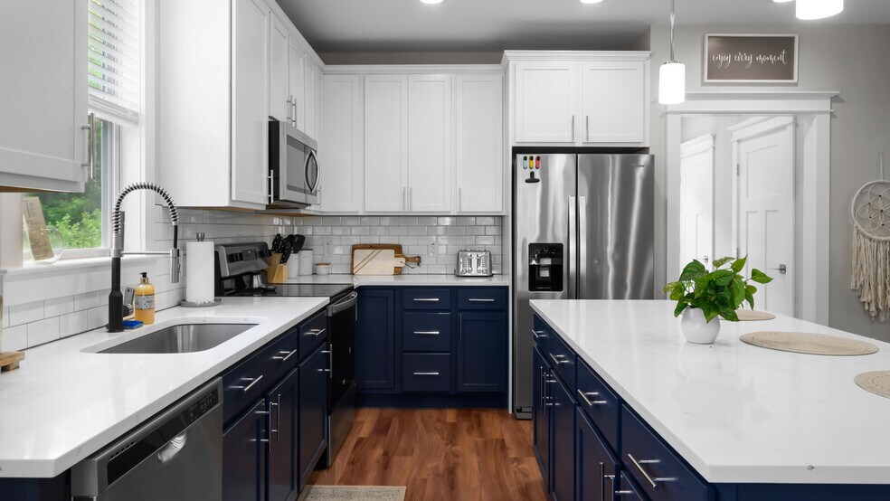 Building Photo - 1208 Seven Sisters Ln