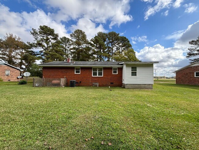 Building Photo - 2755 Hwy 123 N