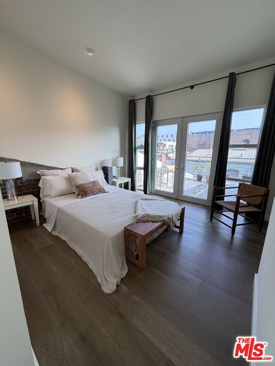 Building Photo - 940 E 2nd St