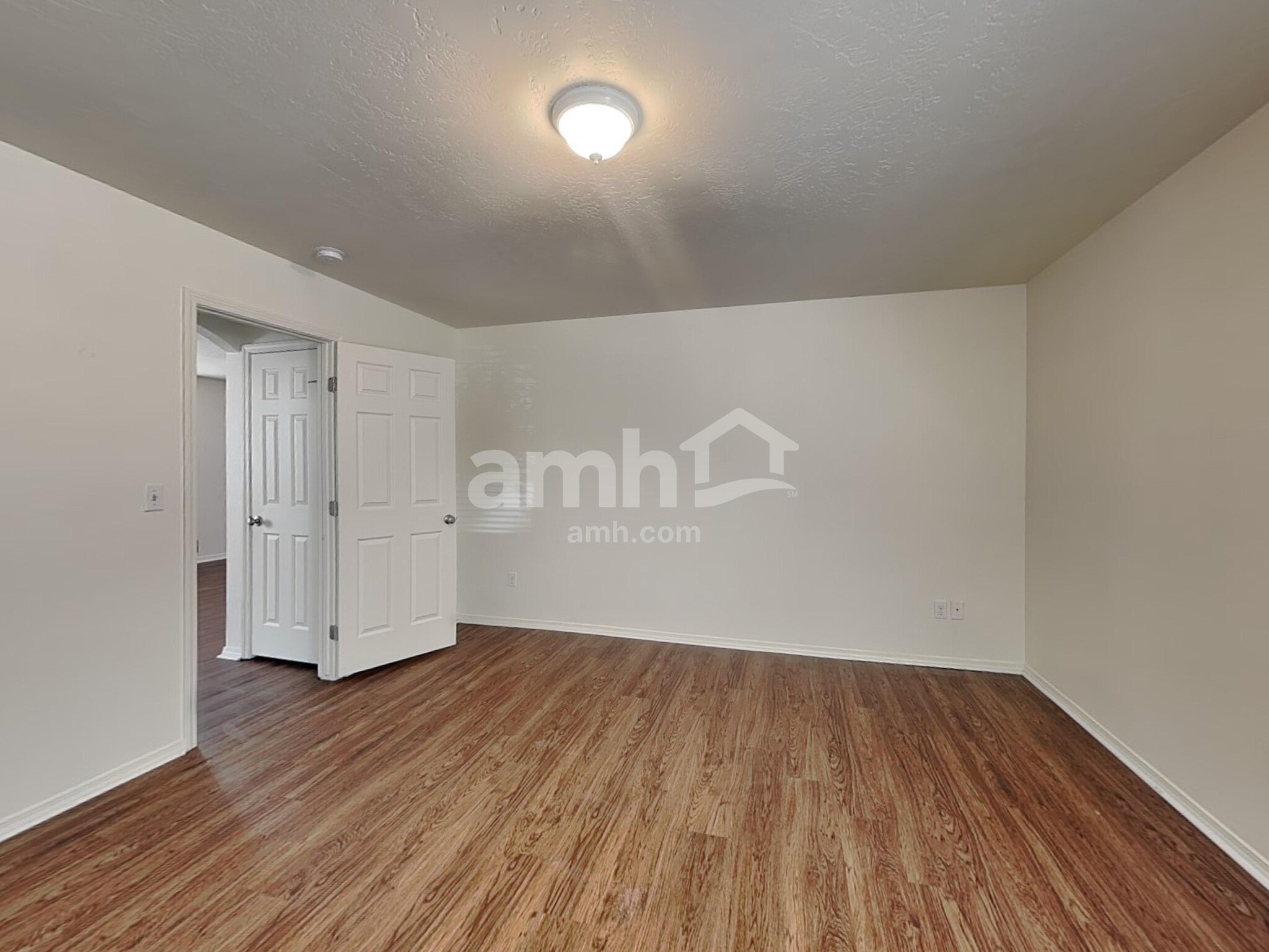 Building Photo - 4431 N Elsinore Ave