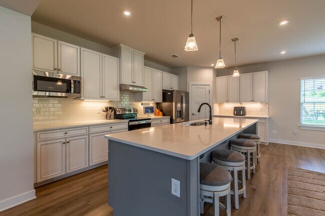 Building Photo - 5BR/3.5BA In Smyrna