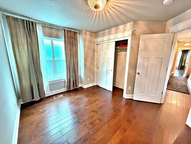 Building Photo - 1707 SW Moss St