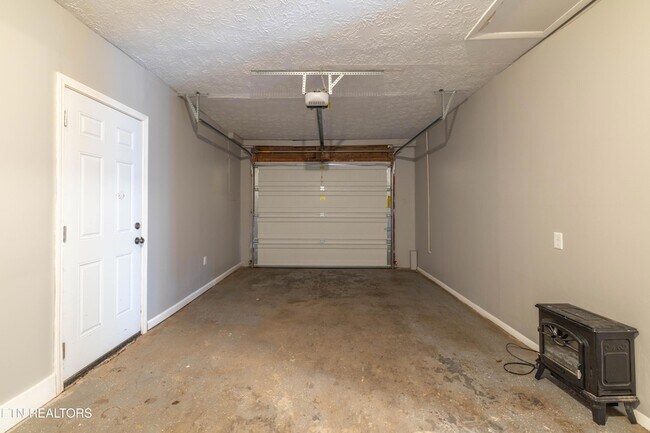 Building Photo - 5601 Ludbury Ln NW