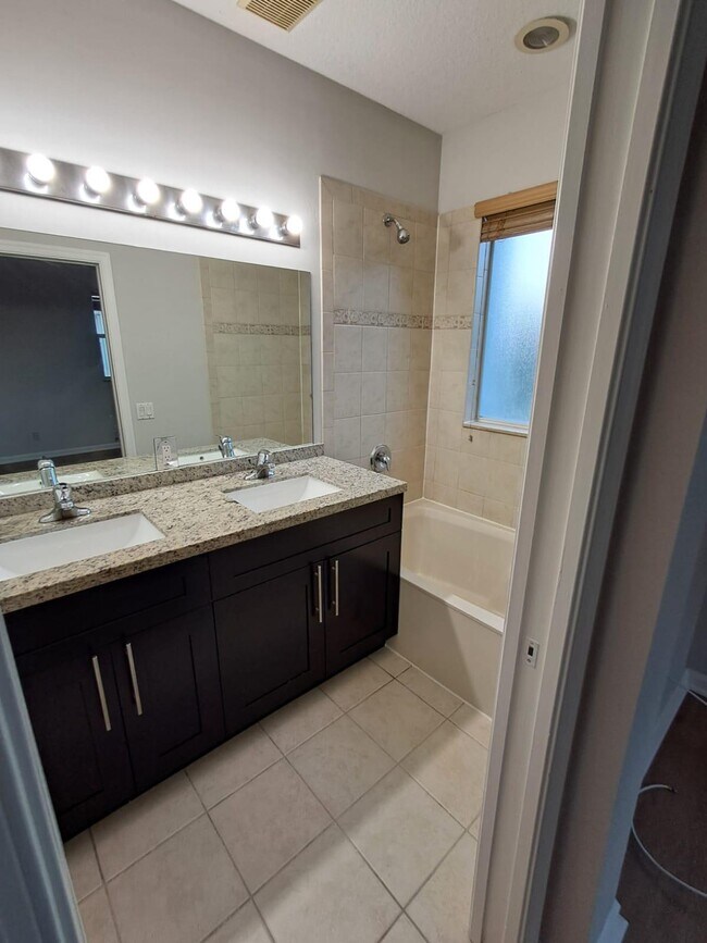 Building Photo - 3039 Laurel Ridge Cir