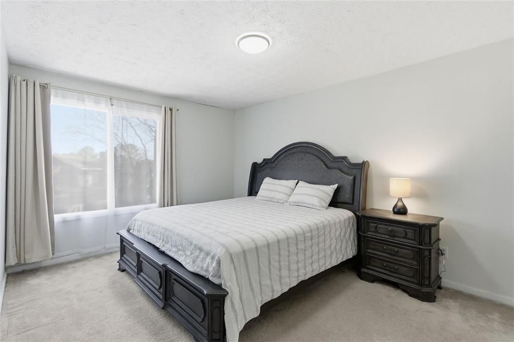 Building Photo - 1512 Stoneleigh Way