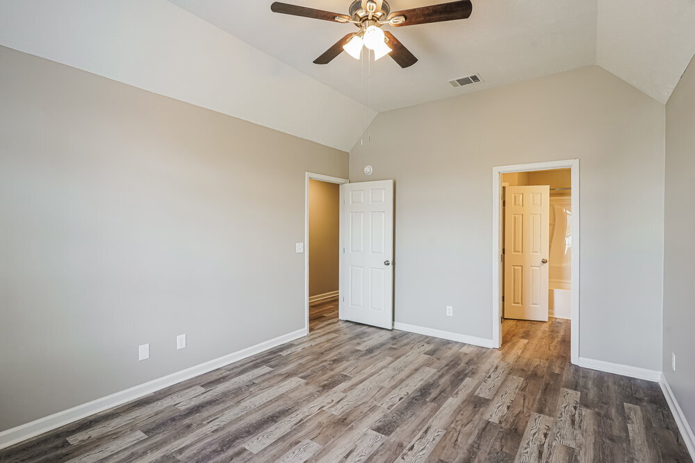 Building Photo - 1057 Tom Hailey Blvd