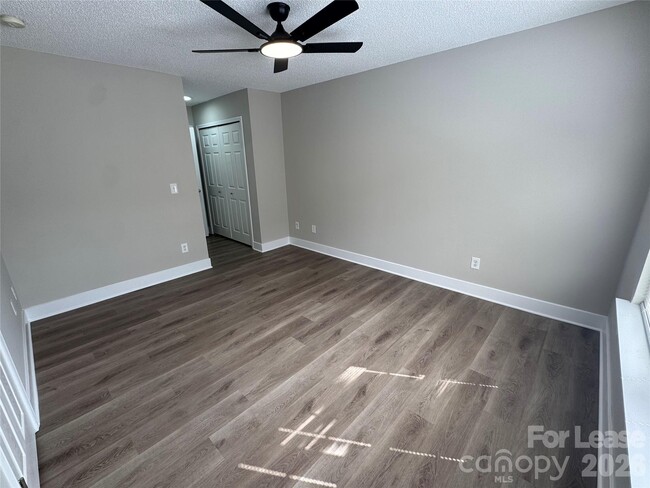 Building Photo - 3251 Blythe Ridge Ct