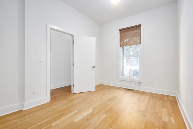 Building Photo - Sleek and modern 2 bed/2 bath in the heart of The Mission -- Walkers dream -- Must See!
