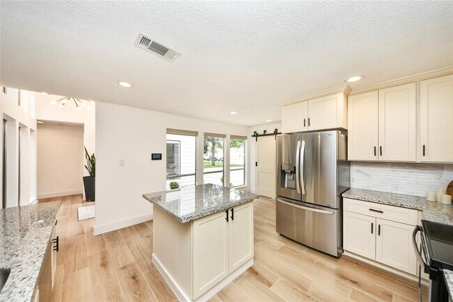 Building Photo - 4411 Hickory Downs Dr