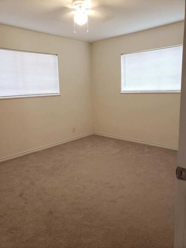 Bedroom - 2117 Rio Grande Plz