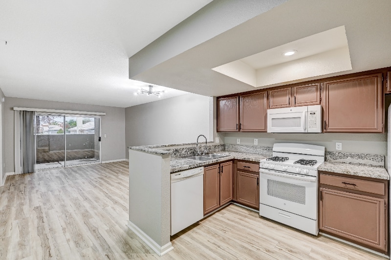 Primary Photo - 8070 W Russell Rd