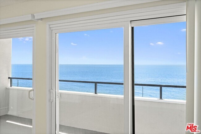 Building Photo - 18004 Coastline Dr
