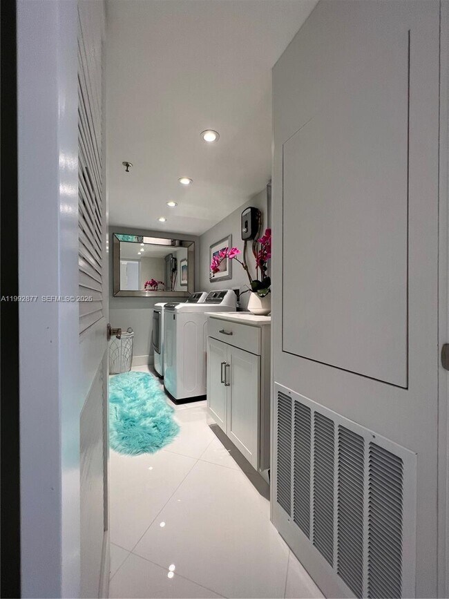 Building Photo - 1266 S Military Trail