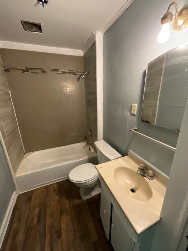 Building Photo - 5917 Lexington Ave