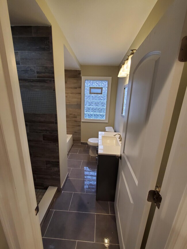 Building Photo - 2914 Hurlbut St