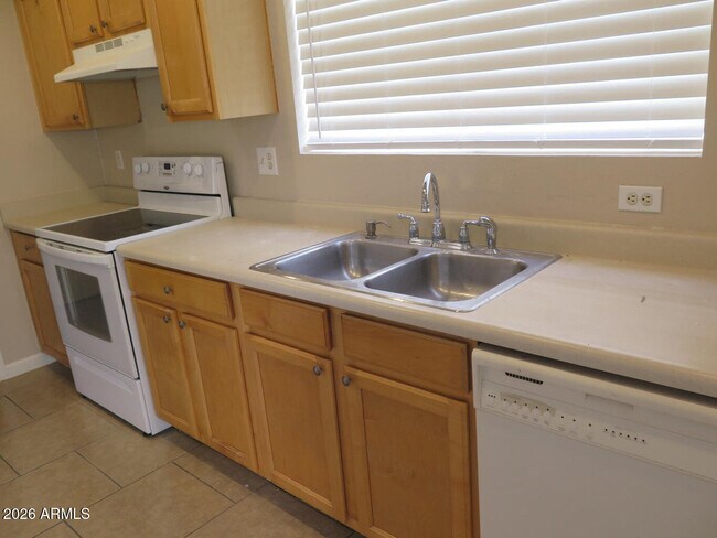 Building Photo - 3331 S Chaparral Rd