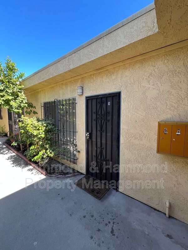 Building Photo - 7924 Laurel Canyon Blvd