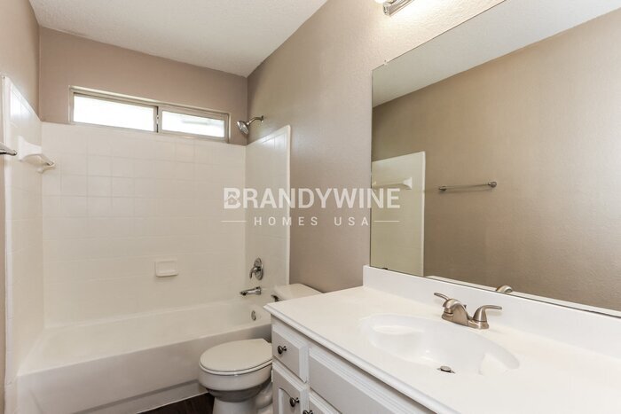 Building Photo - 1520 Warwick Dr
