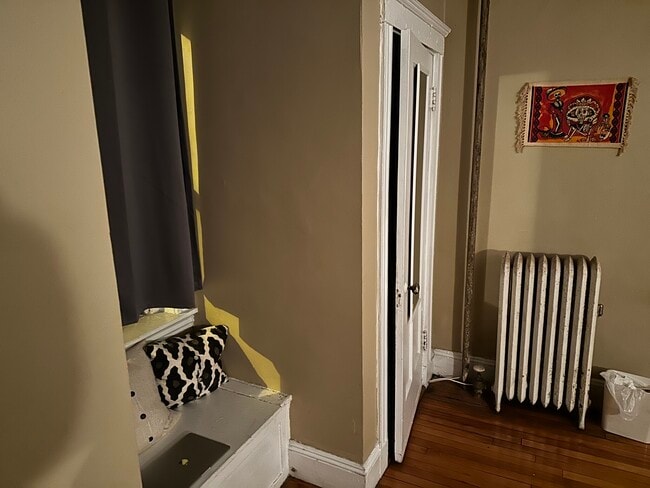 Building Photo - 54 Egmont St