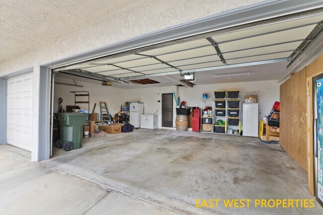 Building Photo - 2409 Sommerset Dr