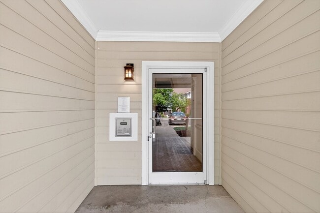 Building Photo - Tons of Upgrade! Beautiful 2 Bedroom, 2.5 Bath Condo in Waterford@ Cary Park, Available Now!