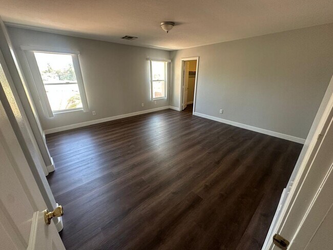 Building Photo - 11588 W Aruba Beach Ave