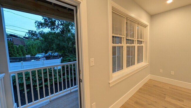 Building Photo - Brand New Unit for 8/1 - 2-Bed/2-Ba w/ Laundry in Unit
