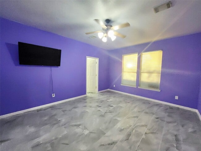 Building Photo - 7334 Jacobs Well Dr