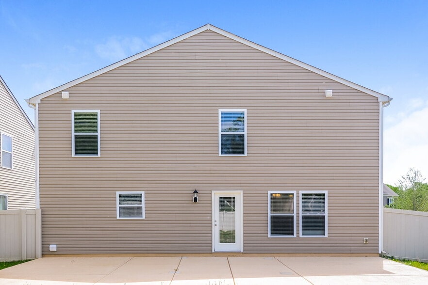 Building Photo - 275 Ranlo Ave