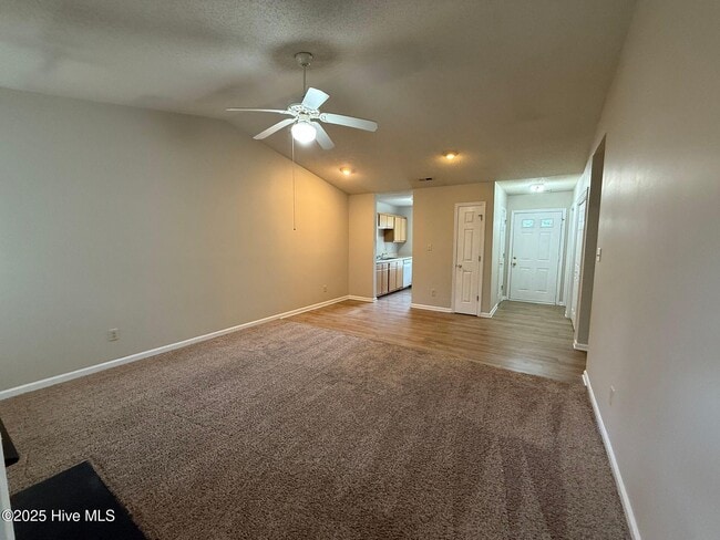 Building Photo - 106 Persimmon Ct