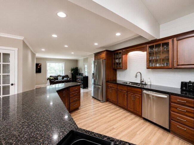 Building Photo - 9363 Tartan View Dr