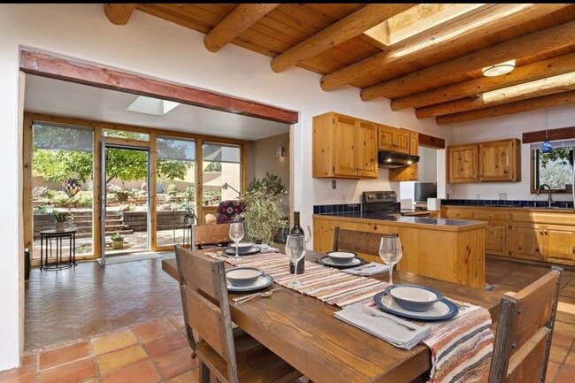 Building Photo - 10 Monte Alto Pl