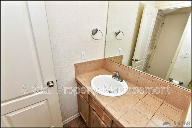 Building Photo - 6372 Franklin Ridge Dr