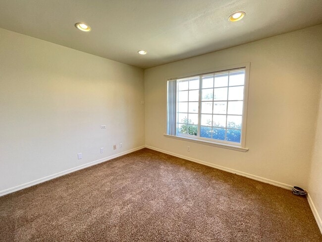 Building Photo - Single Story Southside Home Close to Vande...