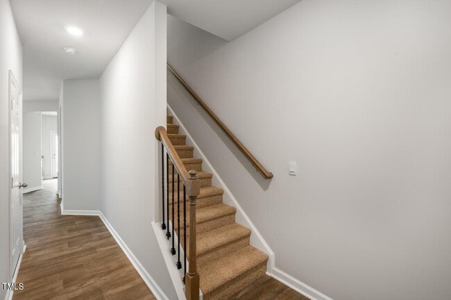 Building Photo - 3 Bedroom Townhome with Garage for Rent